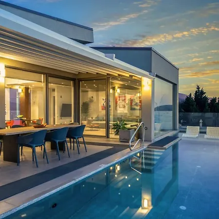 Luxury Villa Nikiana