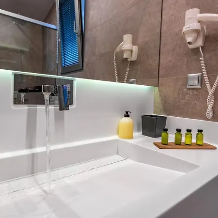 Luxury نِكيانا